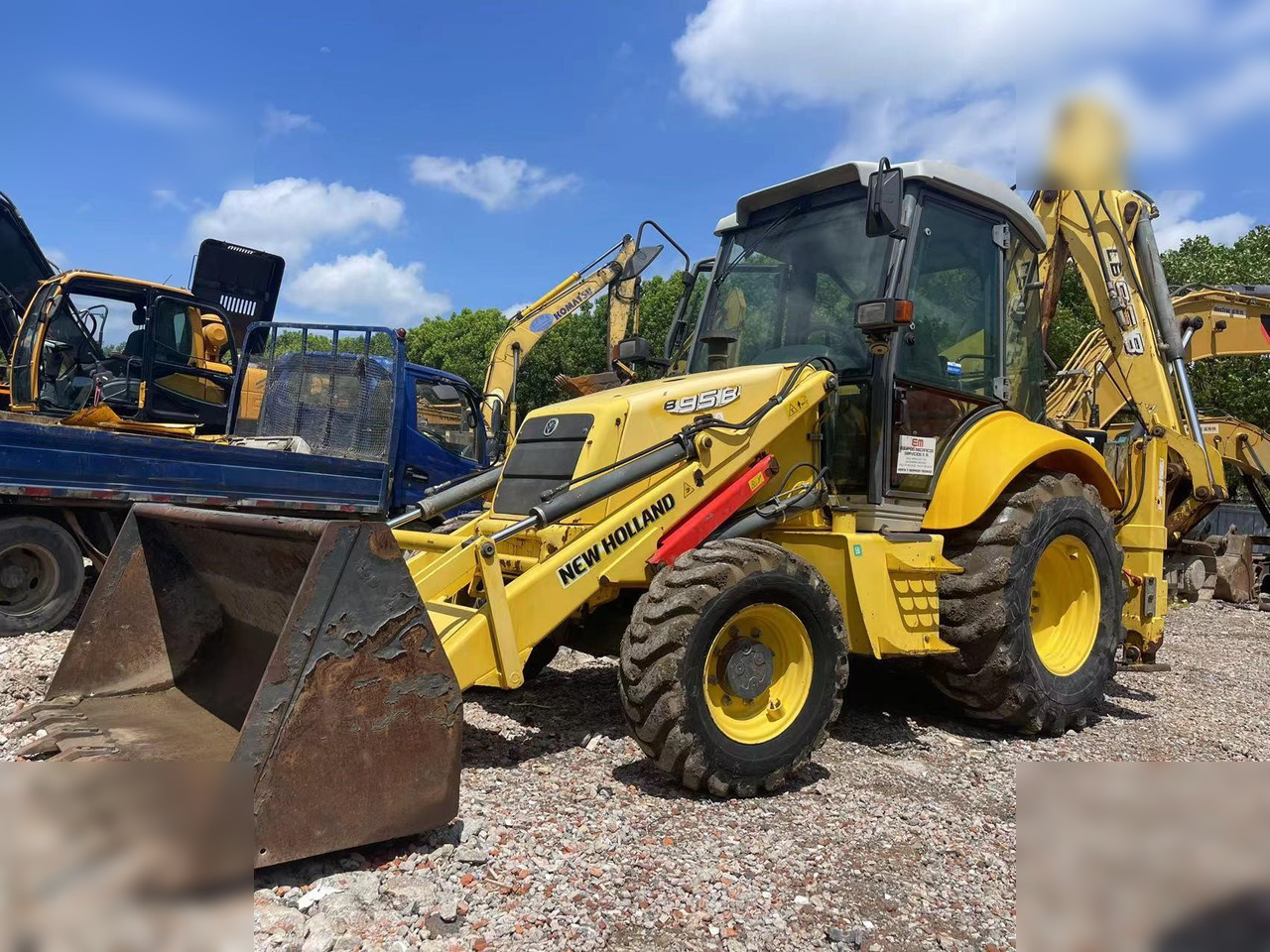 NEW HOLLAND LB95B-4PT - Bager utovarivač: slika 3 NEW HOLLAND LB95B-4PT - Bager utovarivač: slika 3