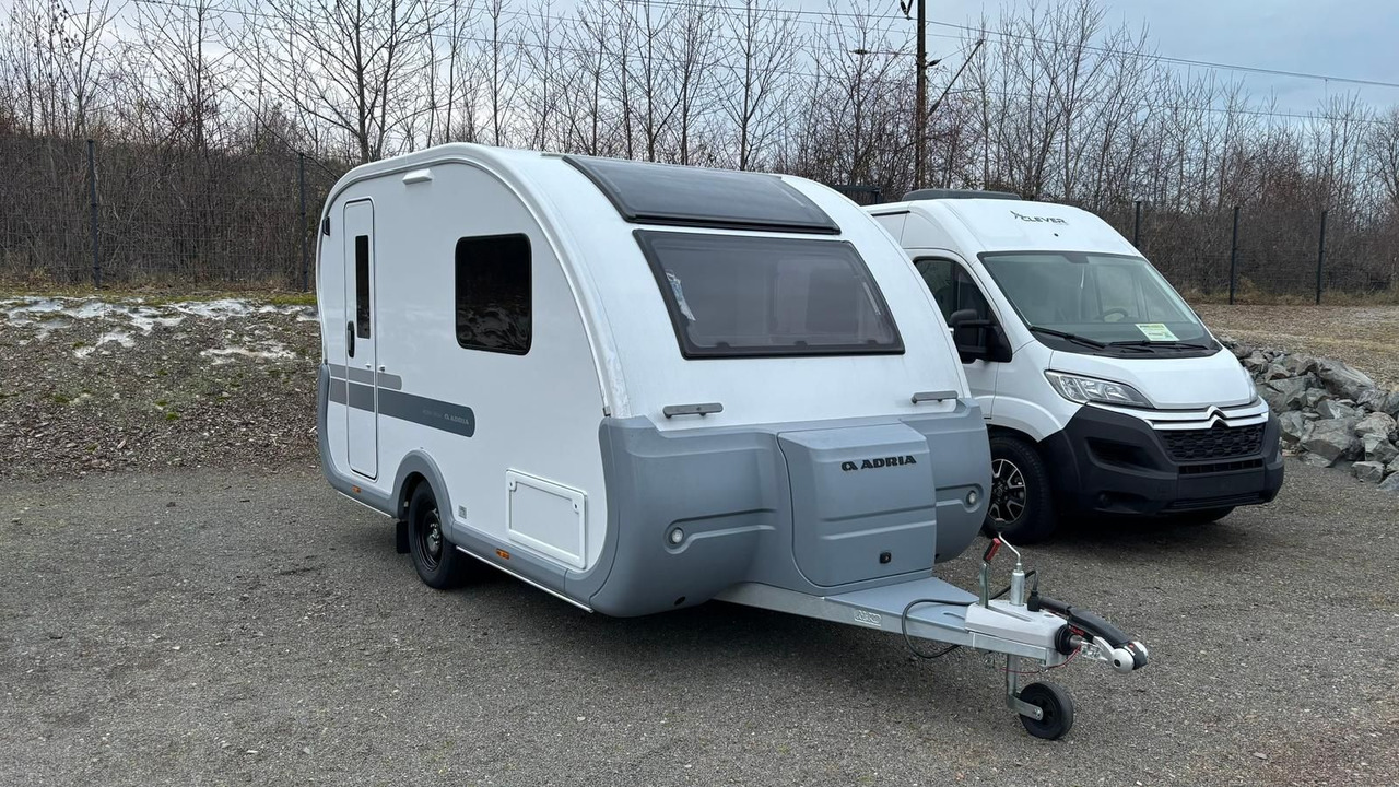 Adria Action 391 LH*1.500KG*EL.FB.-TEMP.*SCHWENK-TISCH - Kamp prikolica: slika 2 Adria Action 391 LH*1.500KG*EL.FB.-TEMP.*SCHWENK-TISCH - Kamp prikolica: slika 2