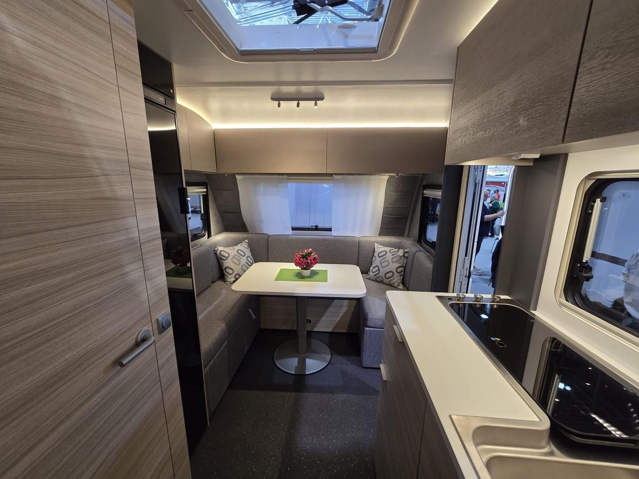 Adria Altea 60Y 502 UL*Fußboden-Temp*Eingangstür Fenst - Kamp prikolica: slika 5 Adria Altea 60Y 502 UL*Fußboden-Temp*Eingangstür Fenst - Kamp prikolica: slika 5