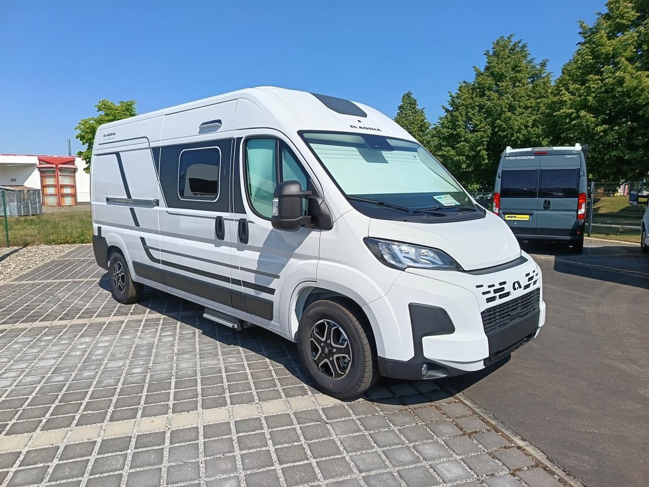 Adria Twin Twin 600 SPB Family*SAFETY+STYLE*DAB*SOFORT - Kamp kombi: slika 2 Adria Twin Twin 600 SPB Family*SAFETY+STYLE*DAB*SOFORT - Kamp kombi: slika 2