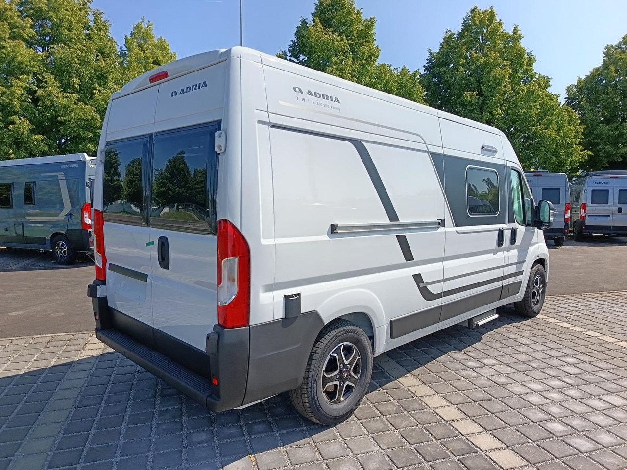 Adria Twin Twin 600 SPB Family*SAFETY+STYLE*DAB*SOFORT - Kamp kombi: slika 5 Adria Twin Twin 600 SPB Family*SAFETY+STYLE*DAB*SOFORT - Kamp kombi: slika 5