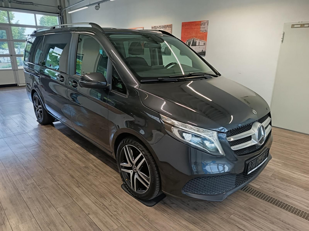 Mercedes-Benz V 300 2.0 CDI*LANG*LIEGE PAKET*AHK*FAHRRADTRÄGER - Putnički kombi: slika 3 Mercedes-Benz V 300 2.0 CDI*LANG*LIEGE PAKET*AHK*FAHRRADTRÄGER - Putnički kombi: slika 3