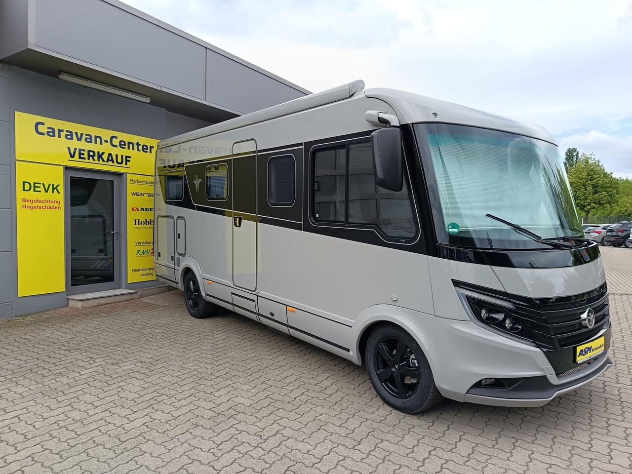 Niesmann + Bischoff iSmove 6.9 E 132 kW*AHK*SOLAR*SAT*TV*DACHKLIMA* - Integrisani kamper: slika 2 Niesmann + Bischoff iSmove 6.9 E 132 kW*AHK*SOLAR*SAT*TV*DACHKLIMA* - Integrisani kamper: slika 2