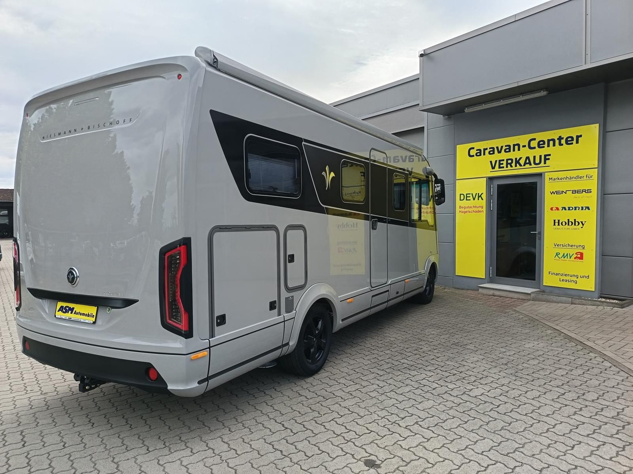 Niesmann + Bischoff iSmove 6.9 E 132 kW*AHK*SOLAR*SAT*TV*DACHKLIMA* - Integrisani kamper: slika 5 Niesmann + Bischoff iSmove 6.9 E 132 kW*AHK*SOLAR*SAT*TV*DACHKLIMA* - Integrisani kamper: slika 5
