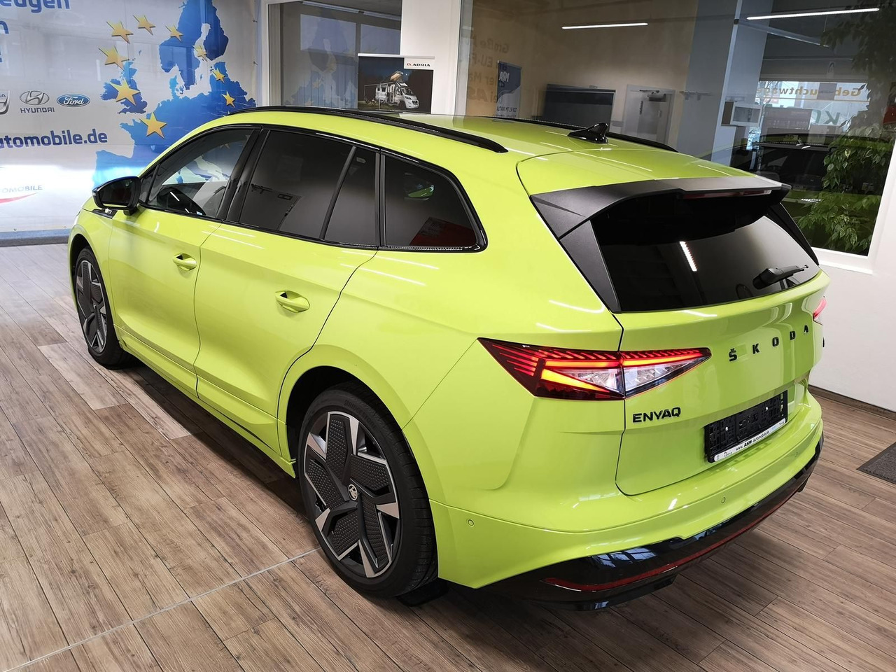 Skoda Enyaq iV RS 220 kW*PSD*AHK*virt.Pedal*360°Kamera - SUVSUV: slika 4 Skoda Enyaq iV RS 220 kW*PSD*AHK*virt.Pedal*360°Kamera - SUVSUV: slika 4