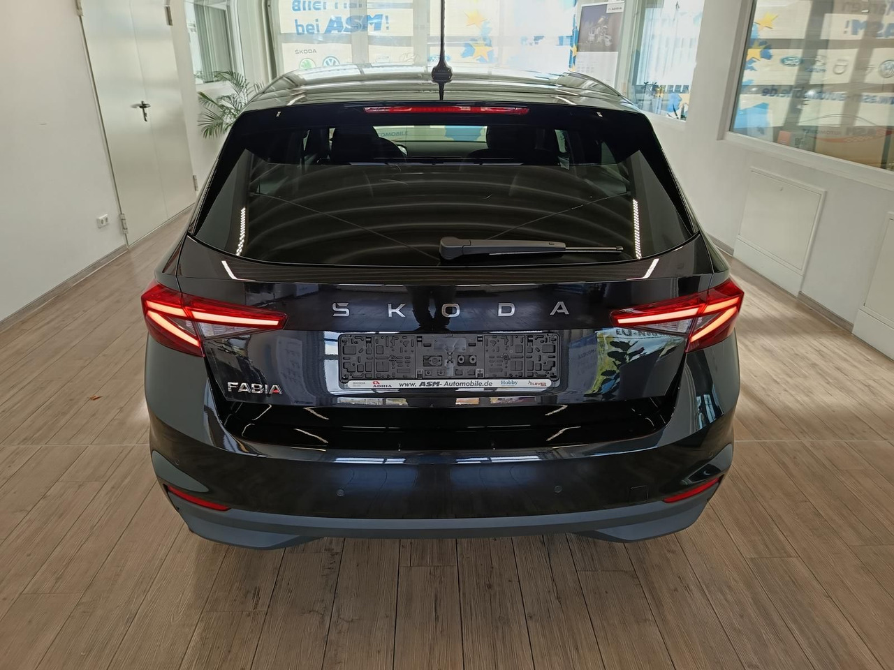 Skoda Fabia 130 Jahre 1,0TSI DSG*AHK-VORBER.*LED*R-KAM - Limuzina: slika 5 Skoda Fabia 130 Jahre 1,0TSI DSG*AHK-VORBER.*LED*R-KAM - Limuzina: slika 5