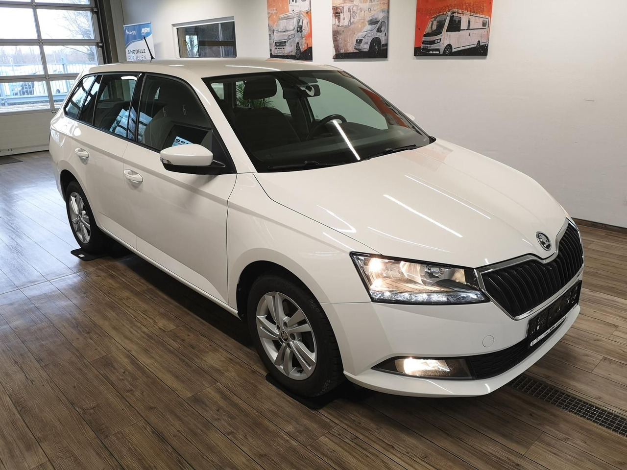 Skoda Fabia Combi Ambition 1.0TSI 81kW+R-KAM+PDC+KLIMA - Karavan: slika 2 Skoda Fabia Combi Ambition 1.0TSI 81kW+R-KAM+PDC+KLIMA - Karavan: slika 2
