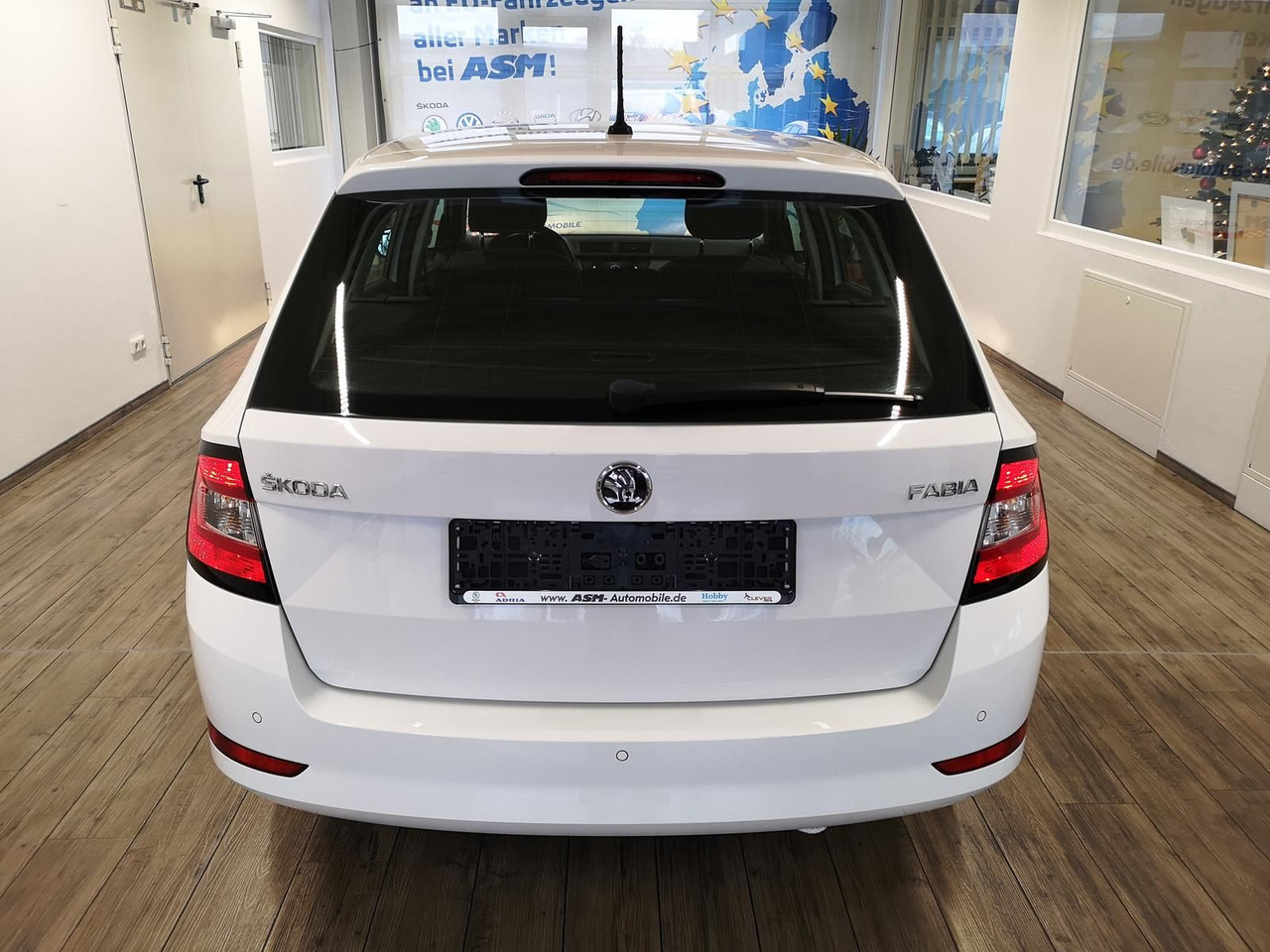 Skoda Fabia Combi Ambition 1.0TSI 81kW+R-KAM+PDC+KLIMA - Karavan: slika 4 Skoda Fabia Combi Ambition 1.0TSI 81kW+R-KAM+PDC+KLIMA - Karavan: slika 4
