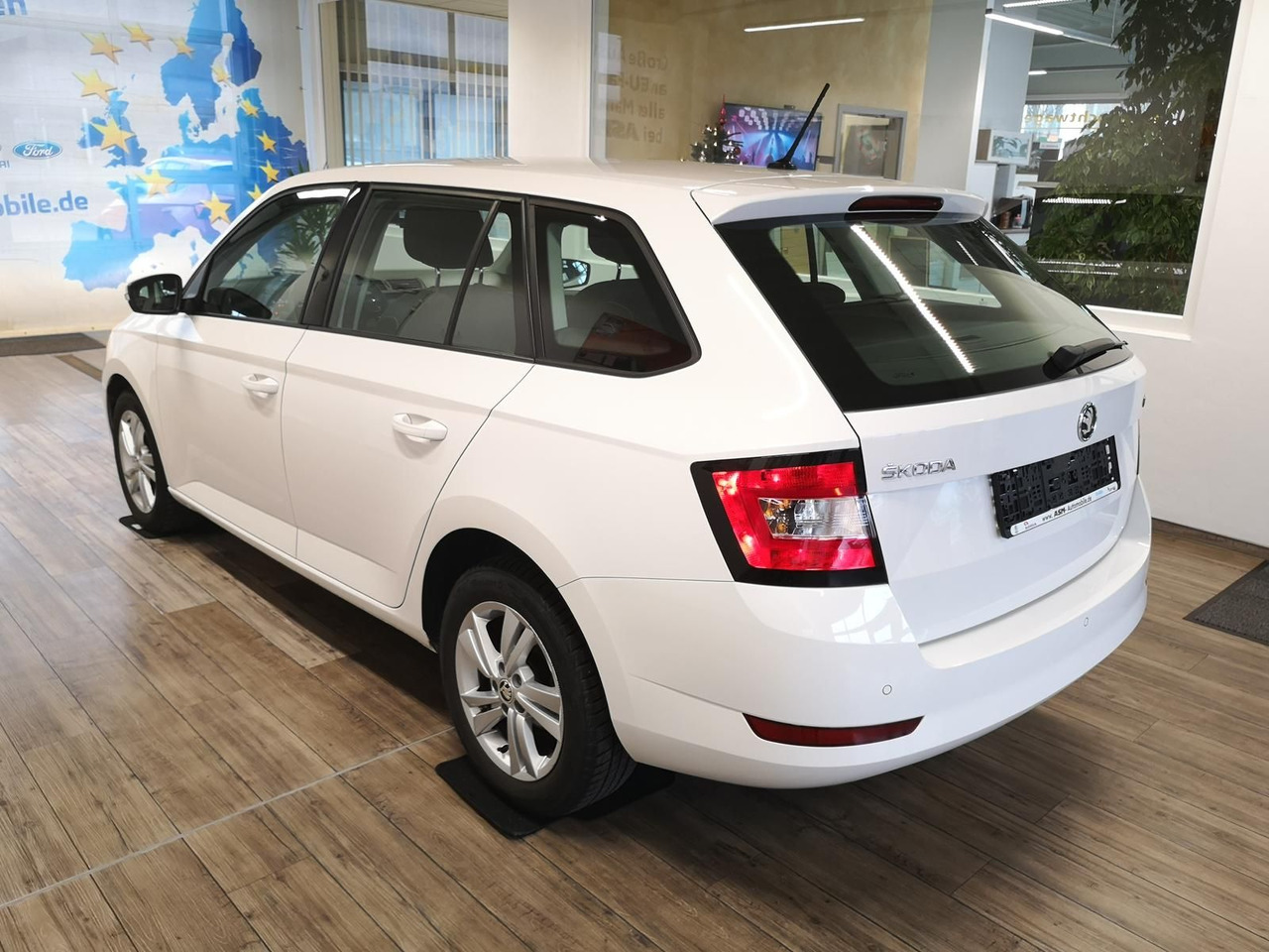 Skoda Fabia Combi Ambition 1.0TSI 81kW+R-KAM+PDC+KLIMA - Karavan: slika 3 Skoda Fabia Combi Ambition 1.0TSI 81kW+R-KAM+PDC+KLIMA - Karavan: slika 3