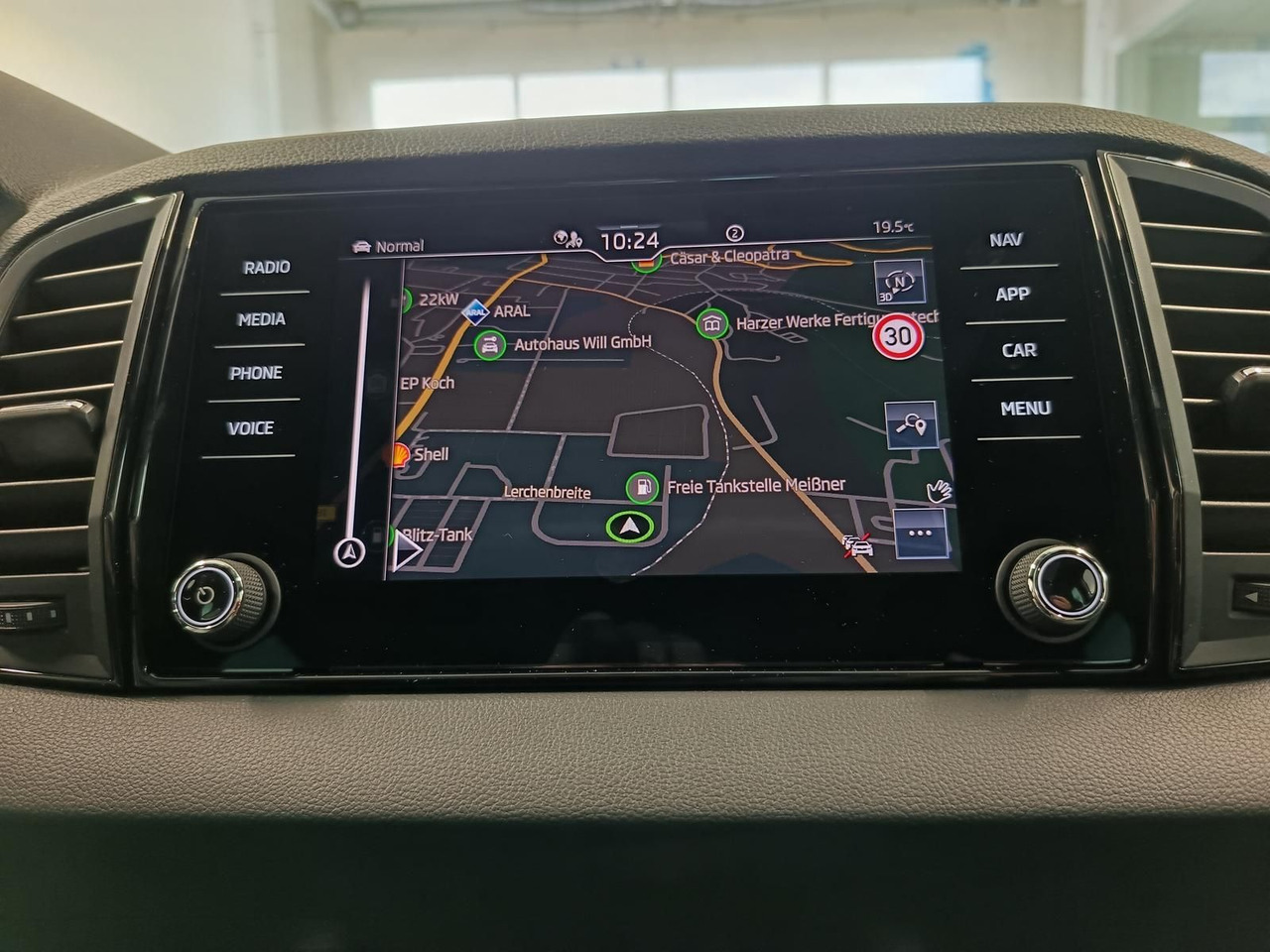 SUVSUV Skoda Karoq Sportline 1,5 TSI DSG*AHK*PSD*STD.HZG*NAVI: slika 11
