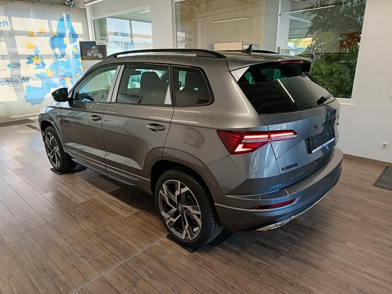 Skoda Karoq Sportline 2,0 TDI DSG 4x4*AHK*PSD*STD.HZG* - SUVSUV: slika 4 Skoda Karoq Sportline 2,0 TDI DSG 4x4*AHK*PSD*STD.HZG* - SUVSUV: slika 4
