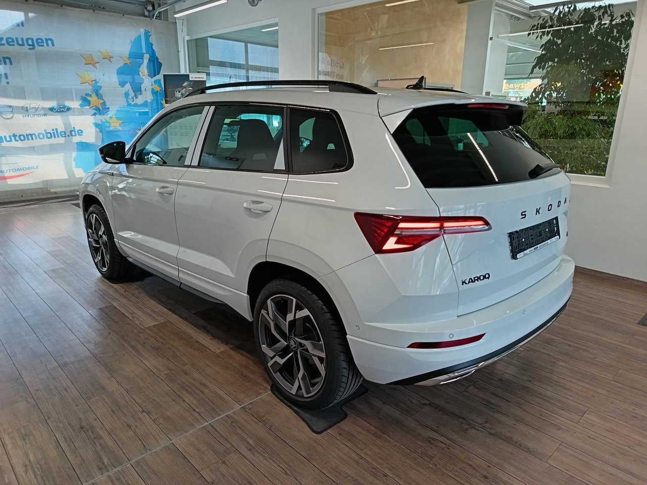 Skoda Karoq Sportline 2,0 TDI DSG 4x4*AHK*PSD*STD.HZG* - SUVSUV: slika 4 Skoda Karoq Sportline 2,0 TDI DSG 4x4*AHK*PSD*STD.HZG* - SUVSUV: slika 4