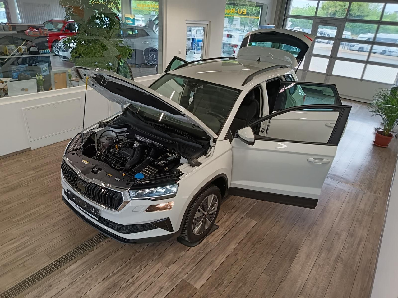 Skoda Karoq Style 1,5TSI DSG*AHK-VORBER*NAVI*LED*R-KAM - SUVSUV: slika 2 Skoda Karoq Style 1,5TSI DSG*AHK-VORBER*NAVI*LED*R-KAM - SUVSUV: slika 2