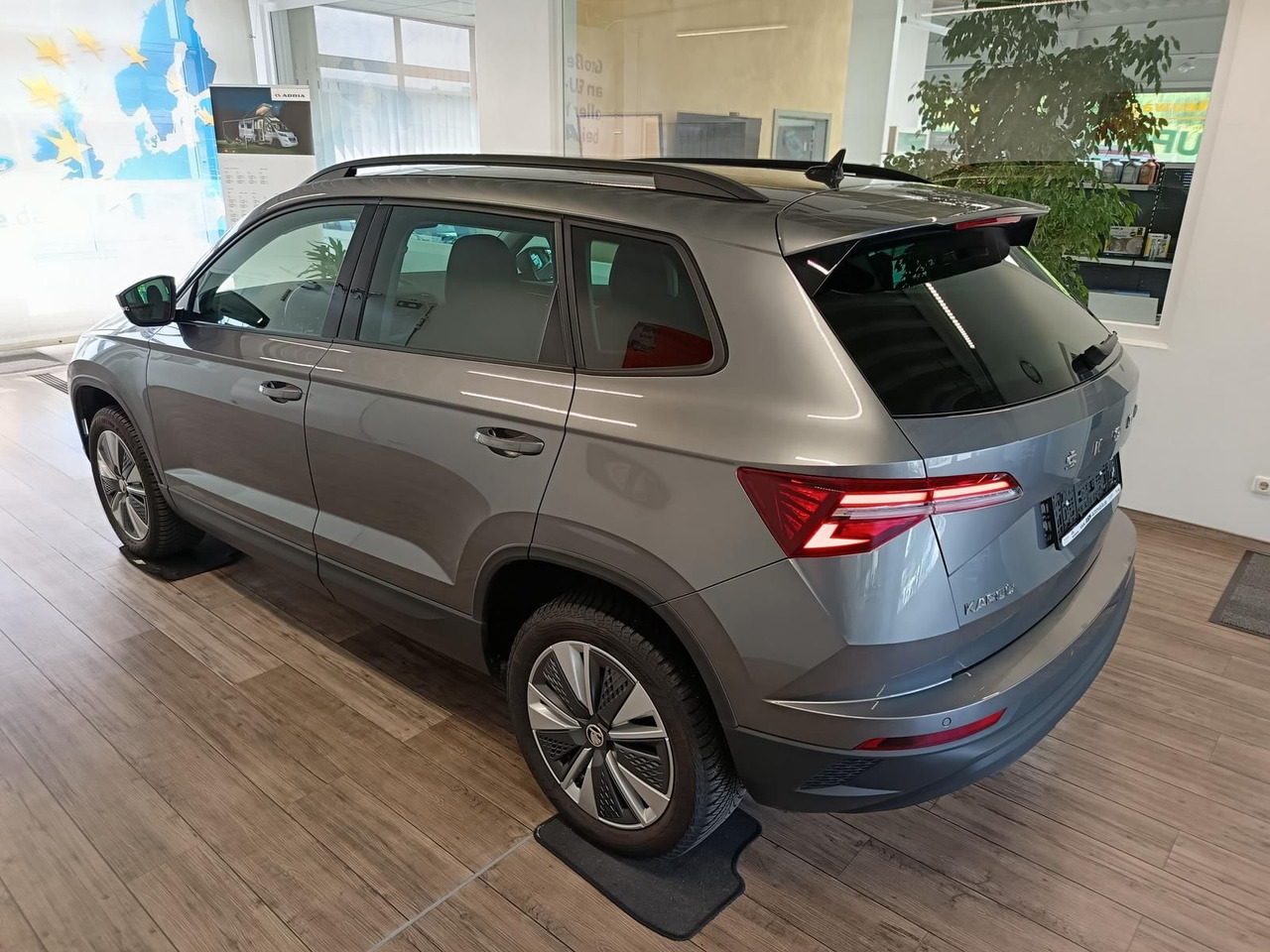 Skoda Karoq Style 1,5TSI DSG*AHK-VORBER*NAVI*LED*R-KAM - SUVSUV: slika 4 Skoda Karoq Style 1,5TSI DSG*AHK-VORBER*NAVI*LED*R-KAM - SUVSUV: slika 4