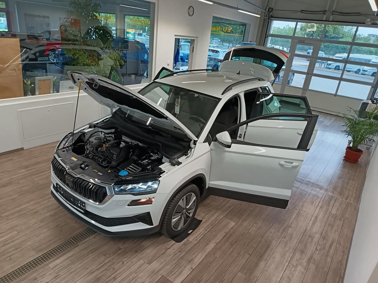 Skoda Karoq Style 1,5TSI DSG*AHK-VORBER*NAVI*LED*R-KAM - SUVSUV: slika 2 Skoda Karoq Style 1,5TSI DSG*AHK-VORBER*NAVI*LED*R-KAM - SUVSUV: slika 2