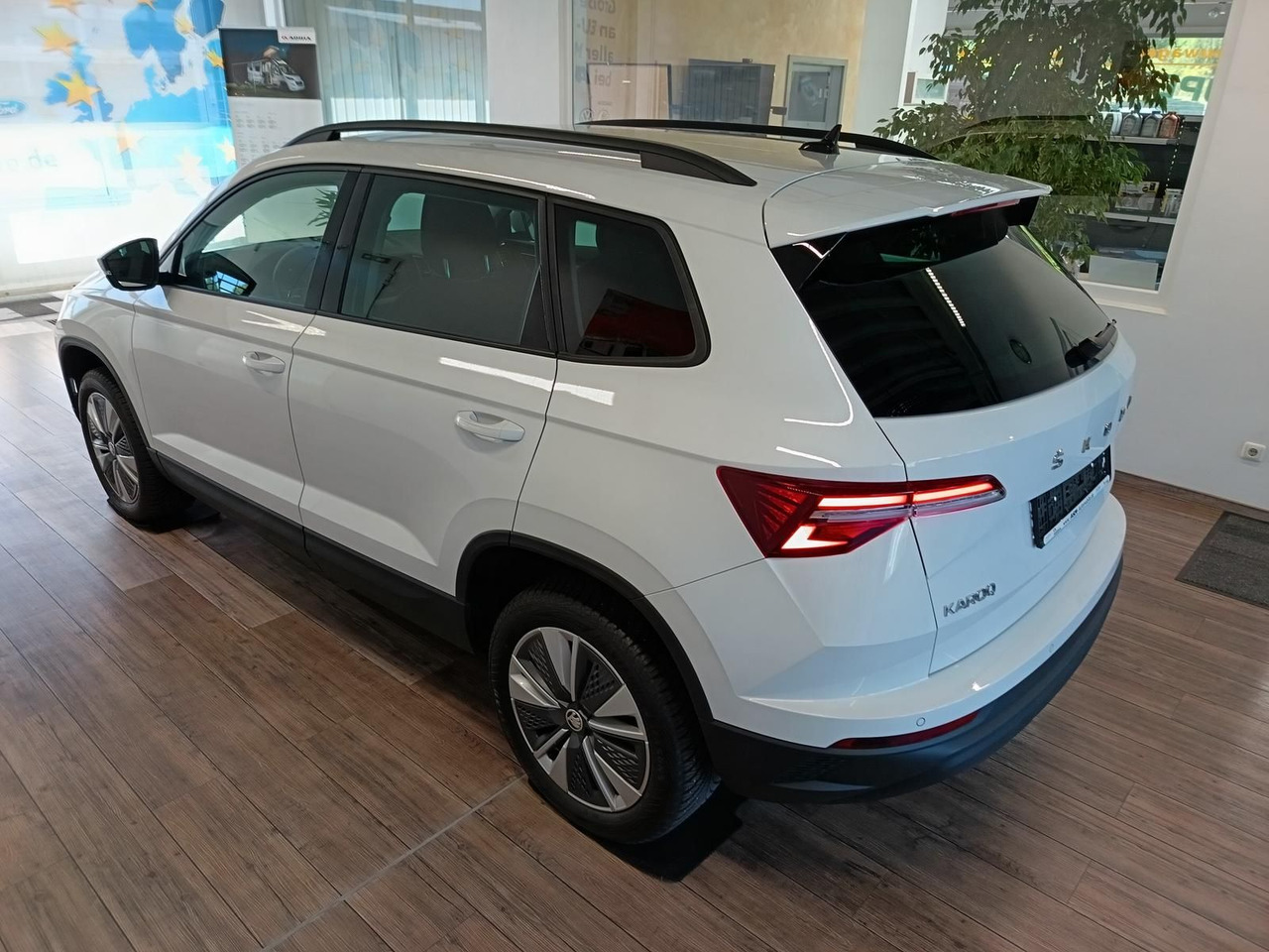 Skoda Karoq Style 1,5TSI DSG*AHK-VORBER*NAVI*LED*R-KAM - SUVSUV: slika 4 Skoda Karoq Style 1,5TSI DSG*AHK-VORBER*NAVI*LED*R-KAM - SUVSUV: slika 4