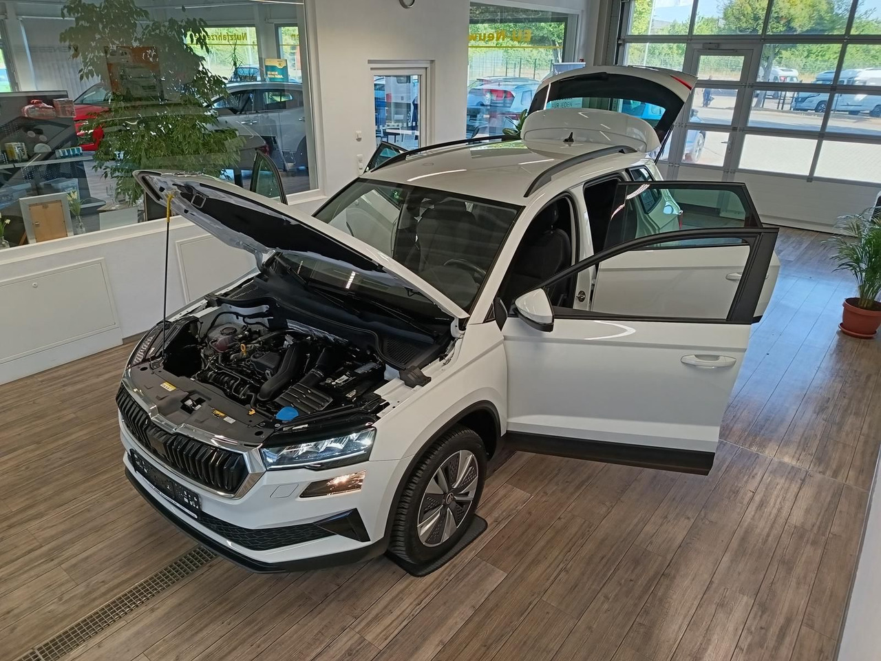 Skoda Karoq Style 1,5TSI DSG*AHK-VORBER*NAVI*LED*R-KAM - SUVSUV: slika 2 Skoda Karoq Style 1,5TSI DSG*AHK-VORBER*NAVI*LED*R-KAM - SUVSUV: slika 2