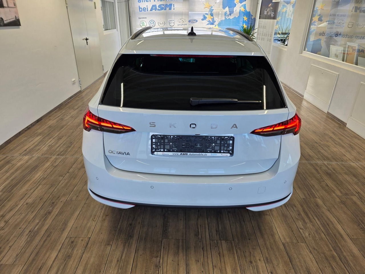 Skoda Octavia Combi Selection DSG*LED*ACC*WINTERPAKET* - Automobil: slika 5 Skoda Octavia Combi Selection DSG*LED*ACC*WINTERPAKET* - Automobil: slika 5