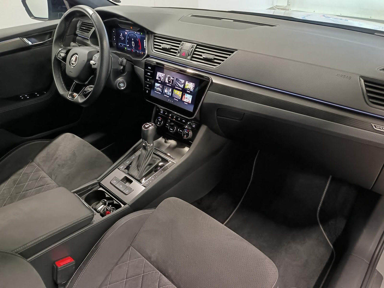 Karavan Skoda Superb Combi Sportline 2.0TSI DSG4x4*AHK*DCC*ACC: slika 18