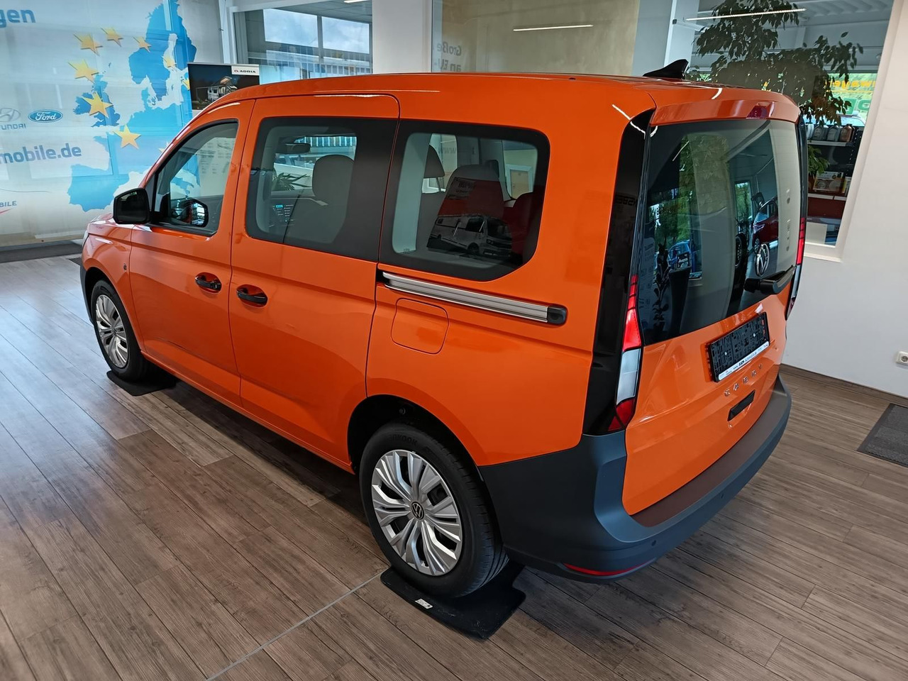 Volkswagen Caddy 2.0 TDI 75 kW*PDC*TEMP*DAB*KLIMA*5-SITZER* - Karavan: slika 4 Volkswagen Caddy 2.0 TDI 75 kW*PDC*TEMP*DAB*KLIMA*5-SITZER* - Karavan: slika 4