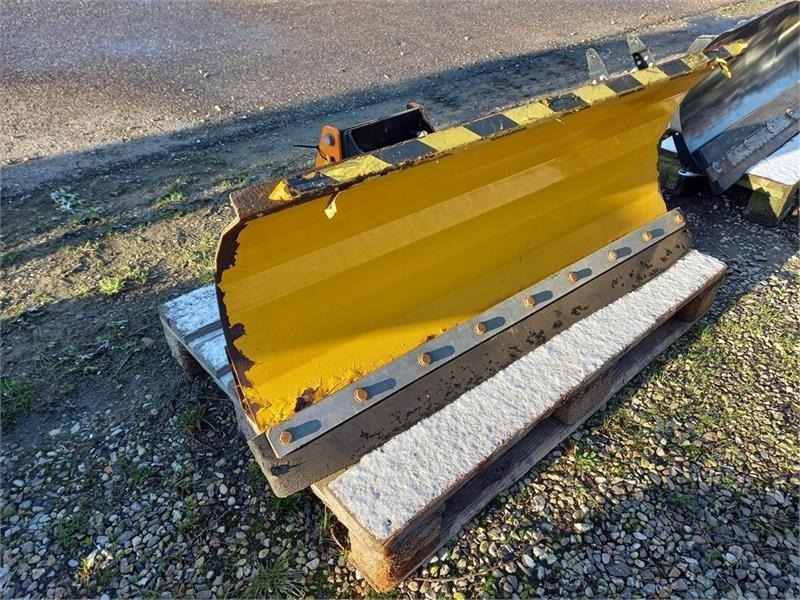 GMR FS1300L Med Stiga Titan ophæng - Raonik za sneg za Poljoprivredna mašina: slika 1 GMR FS1300L Med Stiga Titan ophæng - Raonik za sneg za Poljoprivredna mašina: slika 1