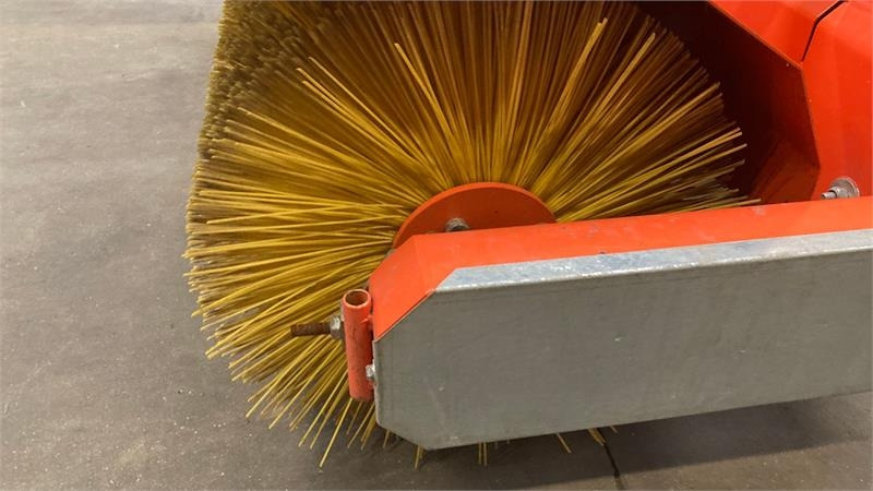 Husqvarna Fejemaskine med sving 5904500-01 - Metle: slika 5 Husqvarna Fejemaskine med sving 5904500-01 - Metle: slika 5