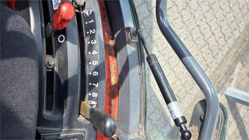 Kubota B2530 HST B2530 - Komunalni traktor: slika 4 Kubota B2530 HST B2530 - Komunalni traktor: slika 4