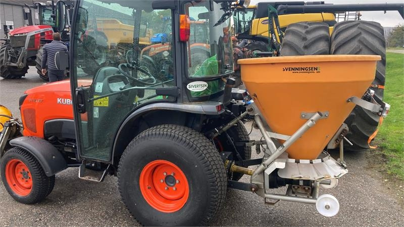 Kubota STW37 Kompakttraktor - Komunalni traktor: slika 3 Kubota STW37 Kompakttraktor - Komunalni traktor: slika 3