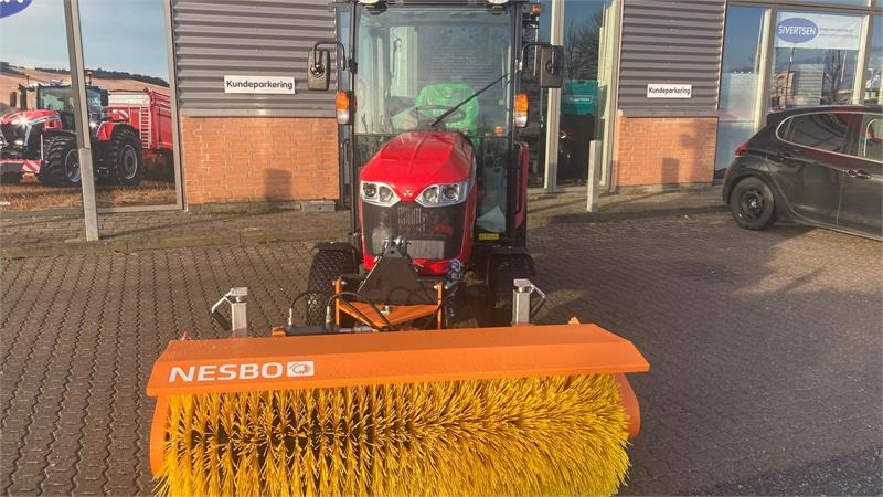 Massey Ferguson 1740 HC Frontlift/pto og 150 cm fejemaskine - Komunalni traktor: slika 2 Massey Ferguson 1740 HC Frontlift/pto og 150 cm fejemaskine - Komunalni traktor: slika 2