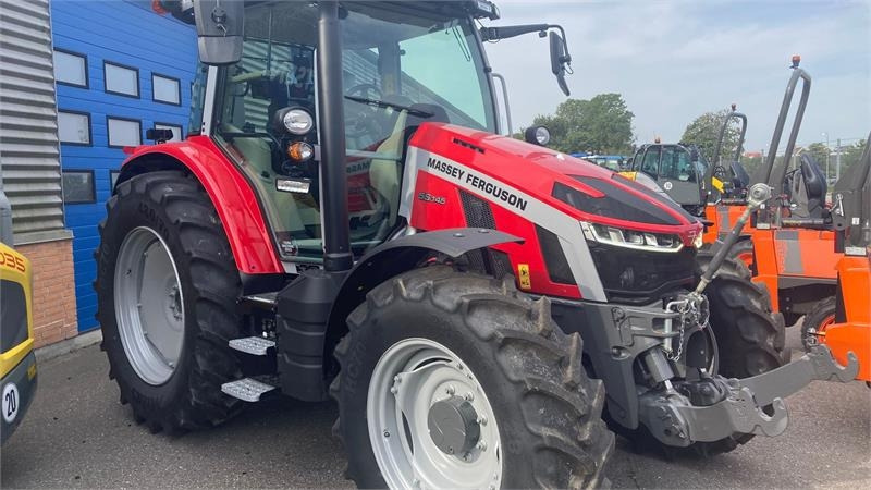 Massey Ferguson 5S.145 Exclusive Dyna-6 Exclusive - Traktor: slika 1 Massey Ferguson 5S.145 Exclusive Dyna-6 Exclusive - Traktor: slika 1