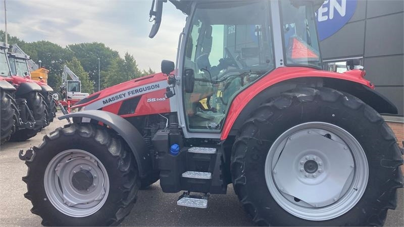 Massey Ferguson 5S.145 Exclusive Dyna-6 Exclusive - Traktor: slika 5 Massey Ferguson 5S.145 Exclusive Dyna-6 Exclusive - Traktor: slika 5