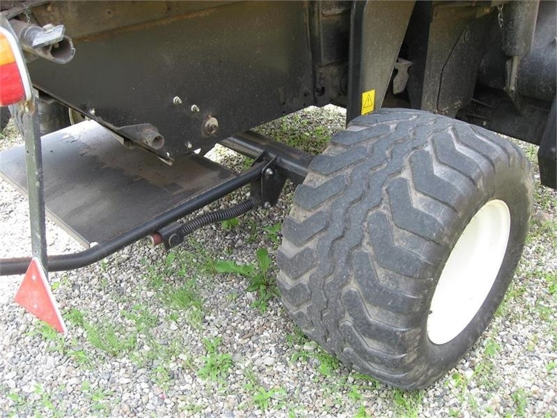 New Holland BR7070 med SUPER FEED - Balirka za okrugle bale: slika 4 New Holland BR7070 med SUPER FEED - Balirka za okrugle bale: slika 4