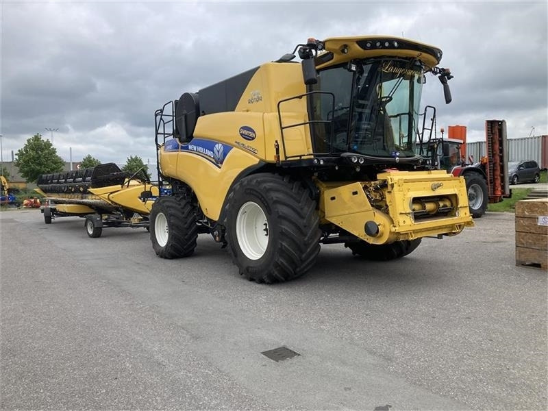New Holland CR9.90 Med 35 fods Varifeed mm - Kombinovani kombajn: slika 2 New Holland CR9.90 Med 35 fods Varifeed mm - Kombinovani kombajn: slika 2