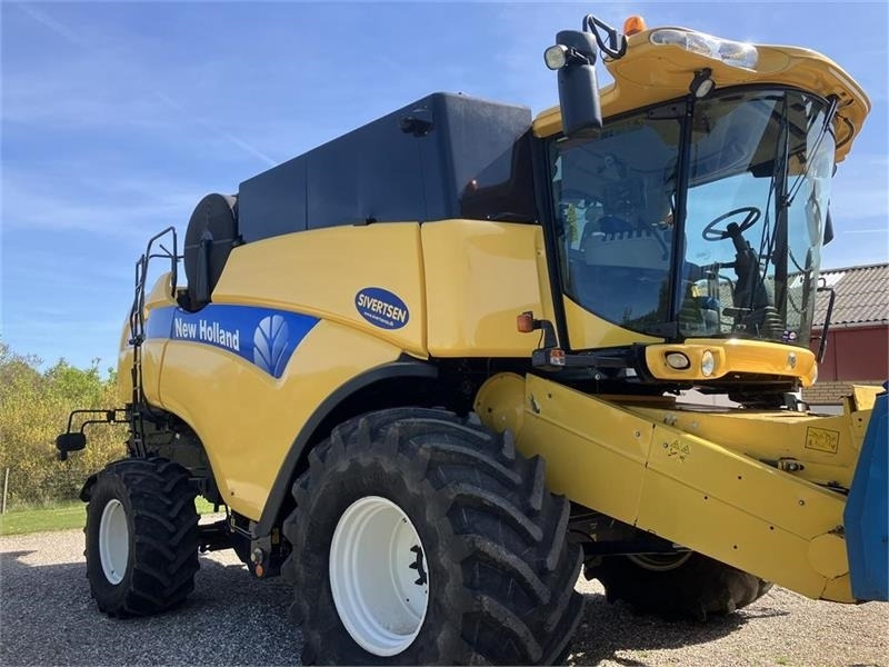 New Holland CX 8080 SLH - Kombinovani kombajn: slika 2 New Holland CX 8080 SLH - Kombinovani kombajn: slika 2