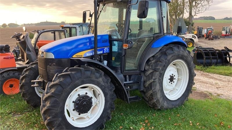 New Holland TD90D - Traktor: slika 1 New Holland TD90D - Traktor: slika 1