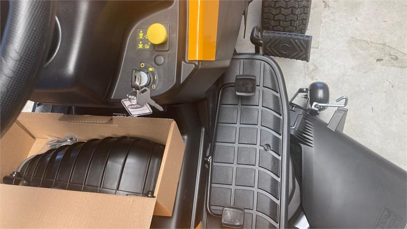 Stiga Tornado 5108 - Komunalni traktor: slika 4 Stiga Tornado 5108 - Komunalni traktor: slika 4