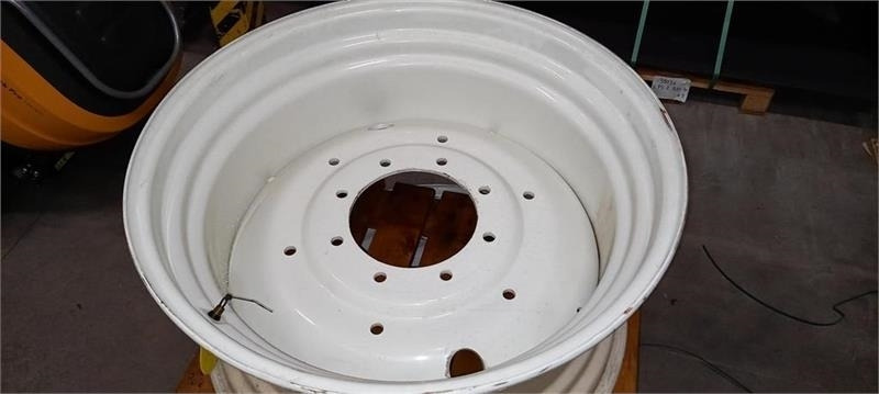 Titan Svejste fælge............ 15x30 - Guma za Poljoprivredna mašina: slika 1 Titan Svejste fælge............ 15x30 - Guma za Poljoprivredna mašina: slika 1