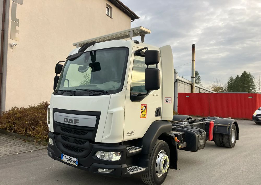 DAF Daf FL 16.250 euro 6 ramo do zabudowy - Kamion sa golom šasijom i zatvorenom kabinom: slika 1 DAF Daf FL 16.250 euro 6 ramo do zabudowy - Kamion sa golom šasijom i zatvorenom kabinom: slika 1