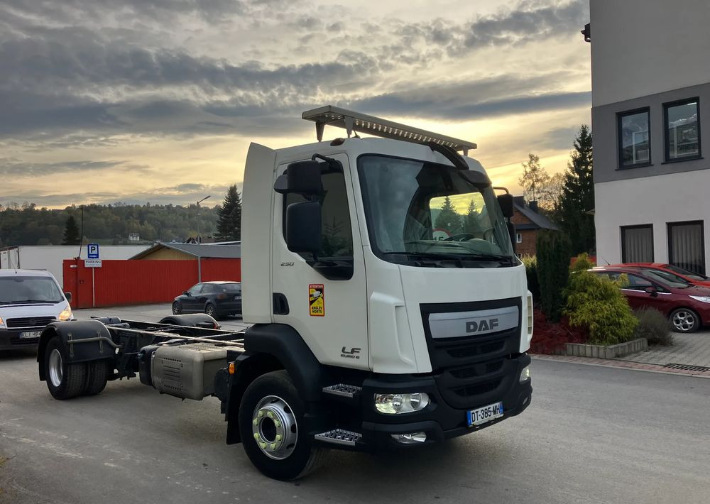 DAF Daf FL 16.250 euro 6 ramo do zabudowy - Kamion sa golom šasijom i zatvorenom kabinom: slika 2 DAF Daf FL 16.250 euro 6 ramo do zabudowy - Kamion sa golom šasijom i zatvorenom kabinom: slika 2