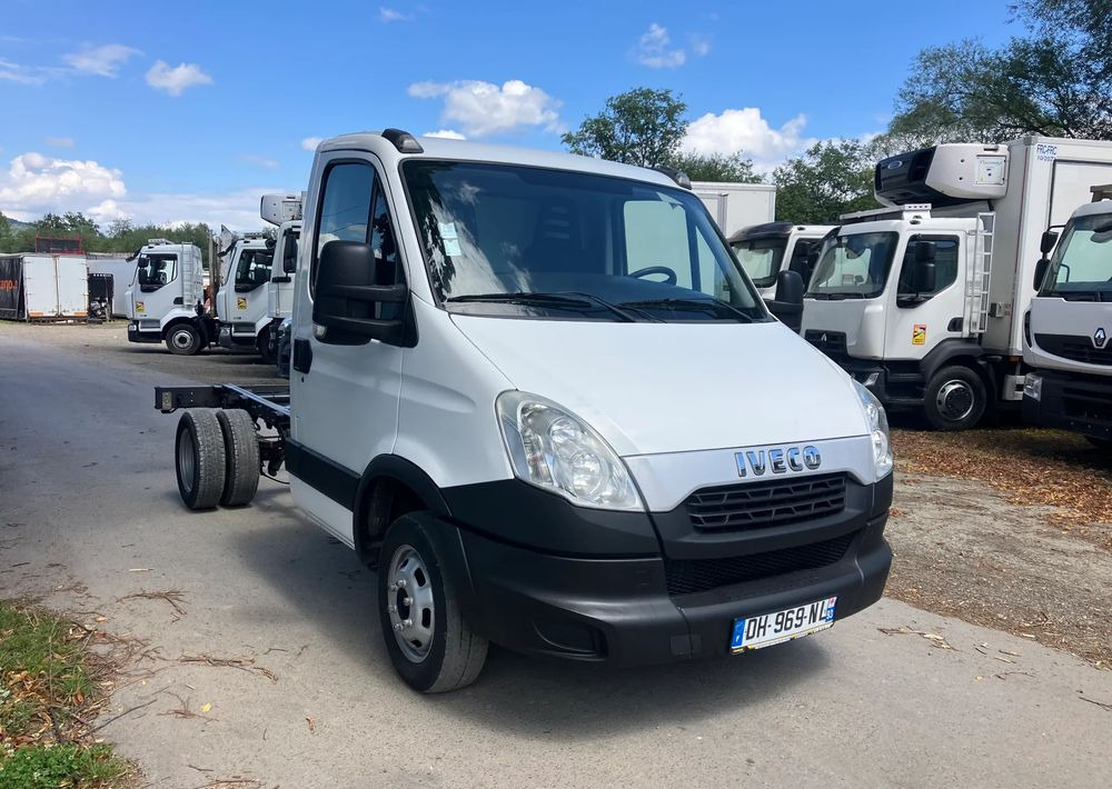 Iveco DAILY 35C13 ramo do zabudowy kiper wywrotka - Kamion sa golom šasijom i zatvorenom kabinom: slika 2 Iveco DAILY 35C13 ramo do zabudowy kiper wywrotka - Kamion sa golom šasijom i zatvorenom kabinom: slika 2