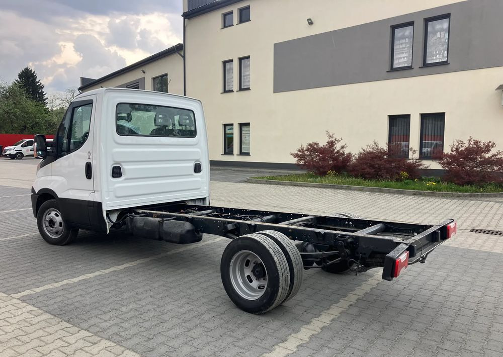 Iveco DAILY 35C13 ramo do zabudowy kiper wywrotka - Kamion sa golom šasijom i zatvorenom kabinom: slika 4 Iveco DAILY 35C13 ramo do zabudowy kiper wywrotka - Kamion sa golom šasijom i zatvorenom kabinom: slika 4