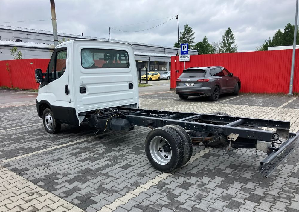 Iveco DAILY 35C13 ramo do zabudowy kiper wywrotka - Kamion sa golom šasijom i zatvorenom kabinom: slika 4 Iveco DAILY 35C13 ramo do zabudowy kiper wywrotka - Kamion sa golom šasijom i zatvorenom kabinom: slika 4