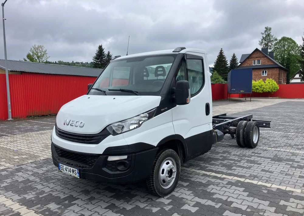Iveco DAILY 35C13 ramo do zabudowy kiper wywrotka - Kamion sa golom šasijom i zatvorenom kabinom: slika 1 Iveco DAILY 35C13 ramo do zabudowy kiper wywrotka - Kamion sa golom šasijom i zatvorenom kabinom: slika 1