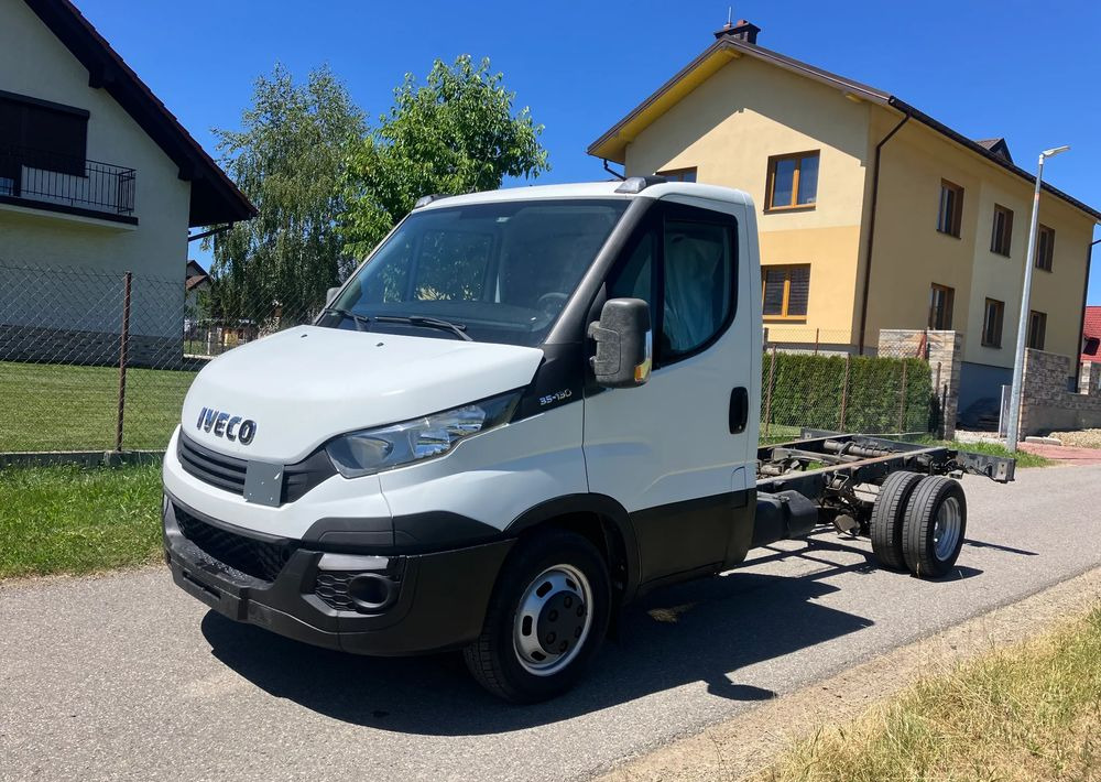 Iveco DAILY 35C13 ramo do zabudowy kiper wywrotka - Kamion sa golom šasijom i zatvorenom kabinom: slika 1 Iveco DAILY 35C13 ramo do zabudowy kiper wywrotka - Kamion sa golom šasijom i zatvorenom kabinom: slika 1