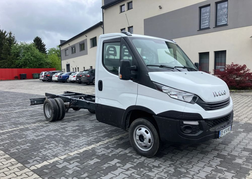 Iveco DAILY 35C13 ramo do zabudowy kiper wywrotka - Kamion sa golom šasijom i zatvorenom kabinom: slika 2 Iveco DAILY 35C13 ramo do zabudowy kiper wywrotka - Kamion sa golom šasijom i zatvorenom kabinom: slika 2