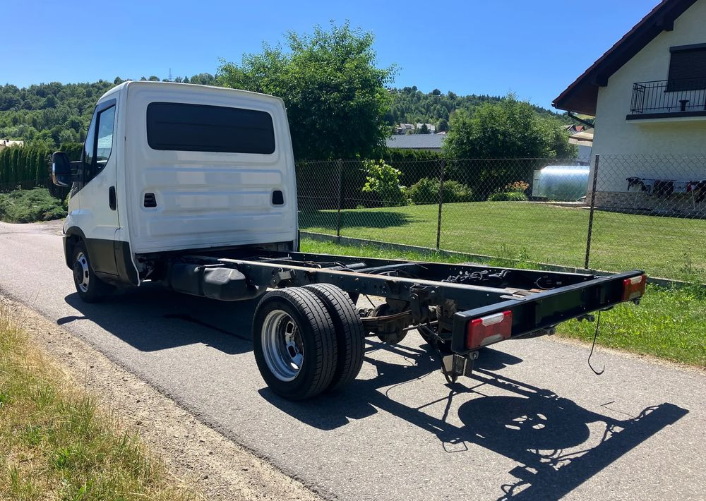 Iveco DAILY 35C13 ramo do zabudowy kiper wywrotka - Kamion sa golom šasijom i zatvorenom kabinom: slika 4 Iveco DAILY 35C13 ramo do zabudowy kiper wywrotka - Kamion sa golom šasijom i zatvorenom kabinom: slika 4