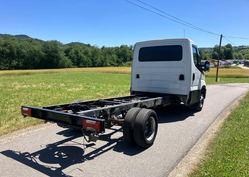 Iveco DAILY 35C13 ramo do zabudowy kiper wywrotka - Kamion sa golom šasijom i zatvorenom kabinom: slika 3 Iveco DAILY 35C13 ramo do zabudowy kiper wywrotka - Kamion sa golom šasijom i zatvorenom kabinom: slika 3