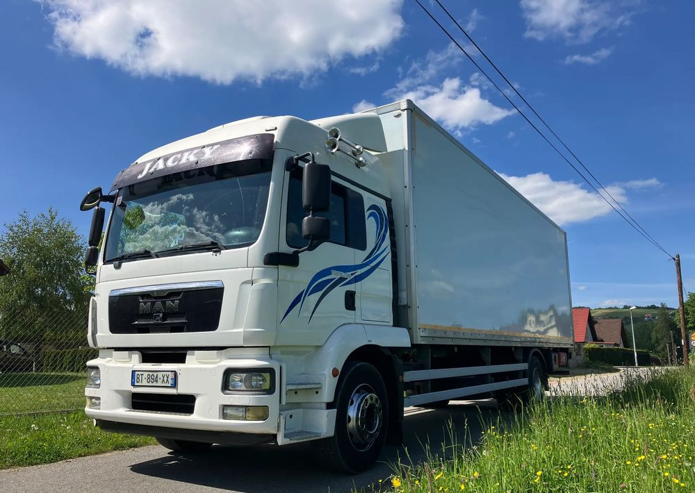 MAN MAN TGM 18.290 KURIERKA KONTENER 20 PALET SYPIALKA - Kamion sa zatvorenim sandukom: slika 1 MAN MAN TGM 18.290 KURIERKA KONTENER 20 PALET SYPIALKA - Kamion sa zatvorenim sandukom: slika 1