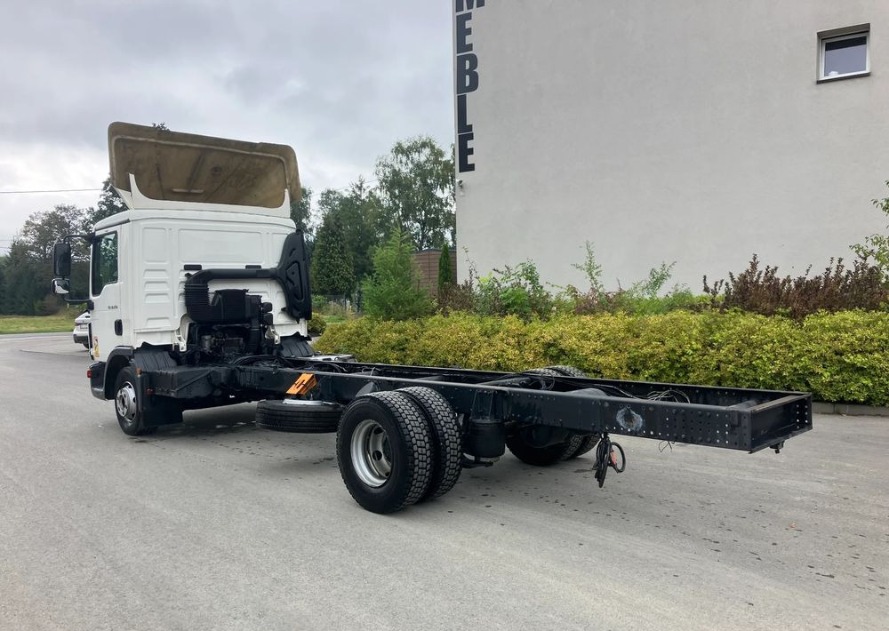 MAN Man TGM 12.250 euro 6 ramo do zabudowy Pomoc drogowa laweta kiper - Kamion sa golom šasijom i zatvorenom kabinom: slika 5 MAN Man TGM 12.250 euro 6 ramo do zabudowy Pomoc drogowa laweta kiper - Kamion sa golom šasijom i zatvorenom kabinom: slika 5