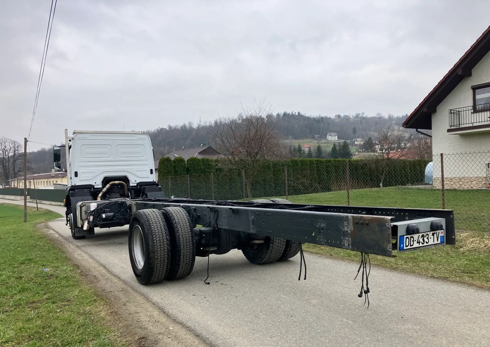 Mercedes-Benz Mercedes Axor 1829  Rama do zabudowy kiper beczka hakowiec laweta - Kamion sa golom šasijom i zatvorenom kabinom: slika 3 Mercedes-Benz Mercedes Axor 1829  Rama do zabudowy kiper beczka hakowiec laweta - Kamion sa golom šasijom i zatvorenom kabinom: slika 3